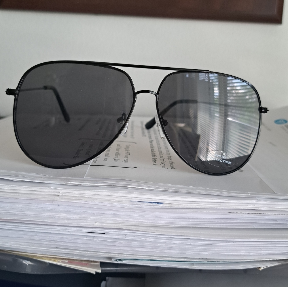 Women's Sunglasses - Picture 2 of 5
